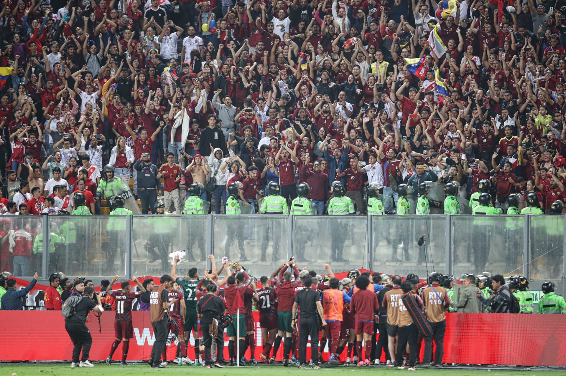 La vinotinto llegó en horas de la noche al aeropuerto internacional de Maiquetía