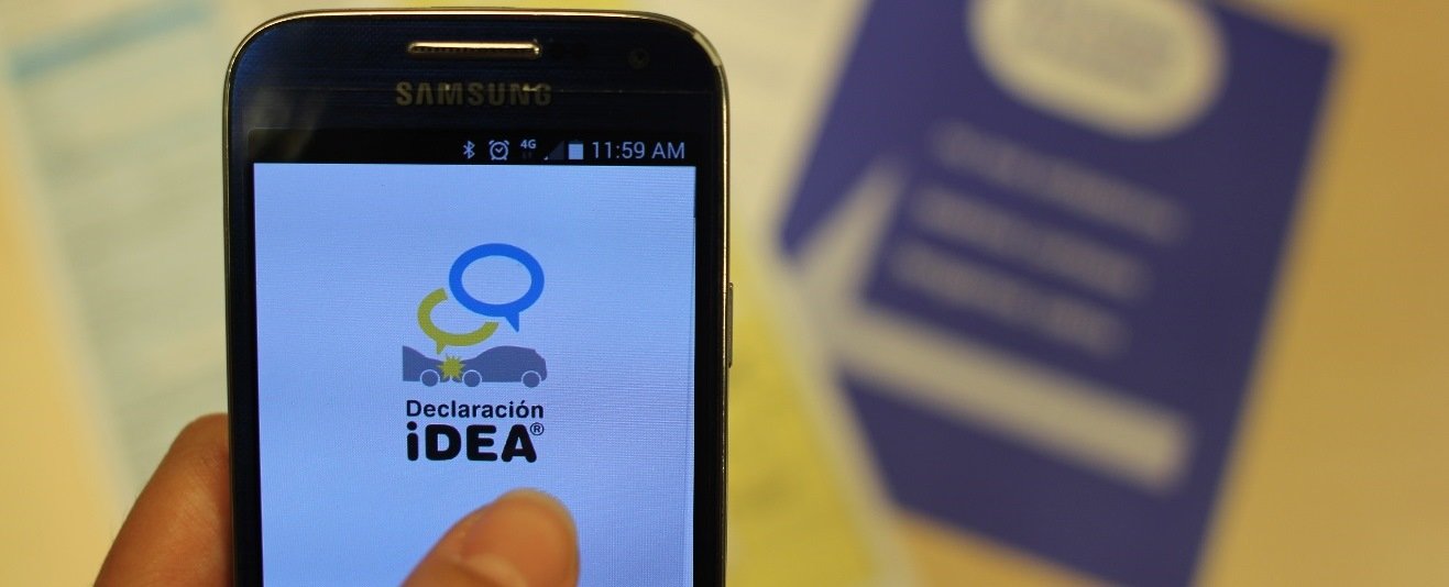 Seguros Hjalmar: ¿Para qué quieres un boli? ¡Da parte al seguro con el móvil!