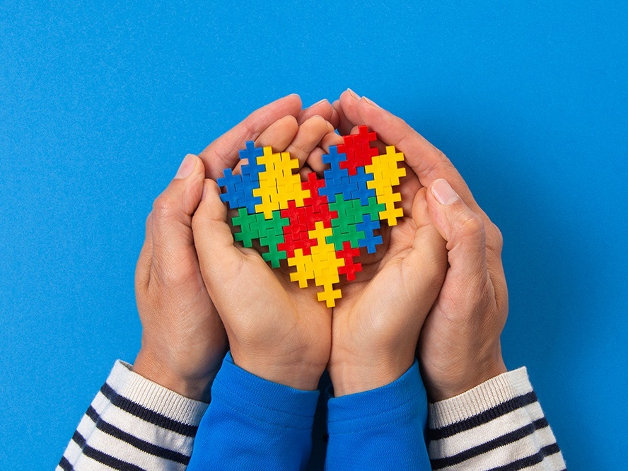 Fundación Traki - 4 consejos para sensibilizar a la población por el Día Internacional del Síndrome de Asperger - FOTO