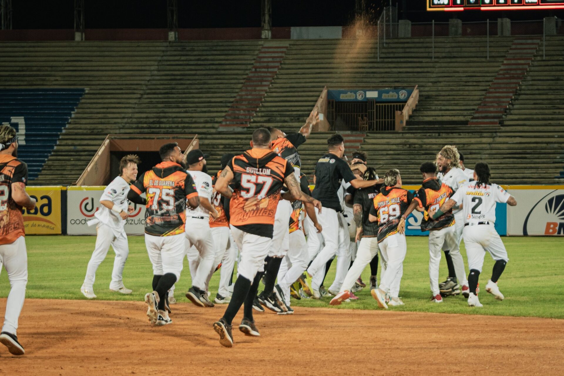Águilas se quedó con el tradicional juego de La Chinita