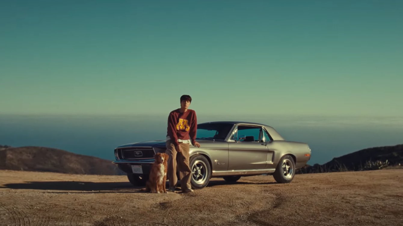 Jin espera transmitir optimismo con su disco "Happy"