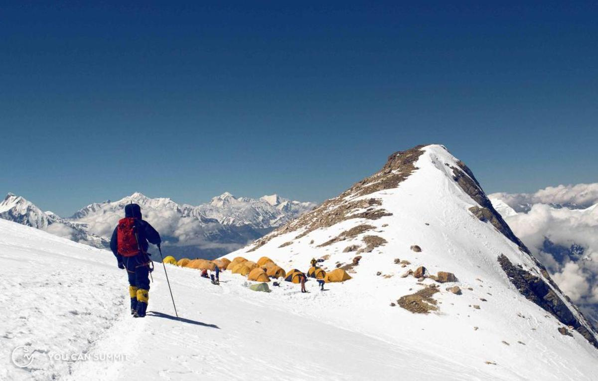 Alberto Constantino Konrad Davila: El Techo del Mundo