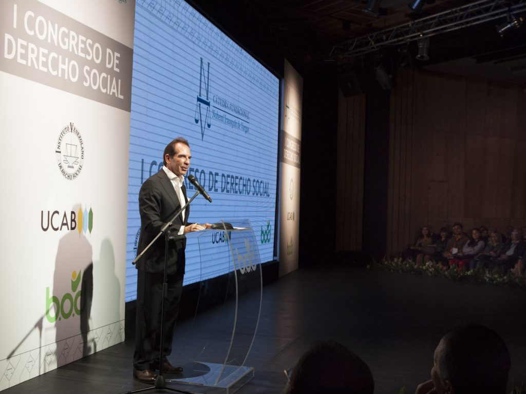 victo-vargas-irausquin-durante-su-participacion-en-el-i-congreso-social
