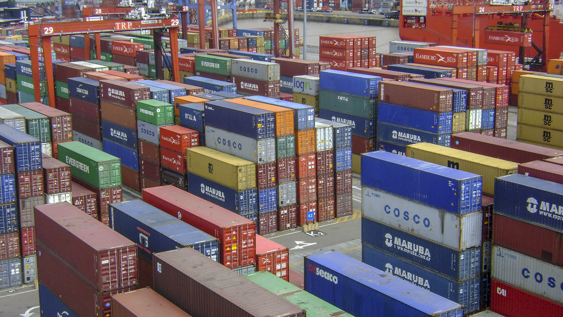 Las importaciones- Como influyen en la economía - Luis Alberto Pérez González23