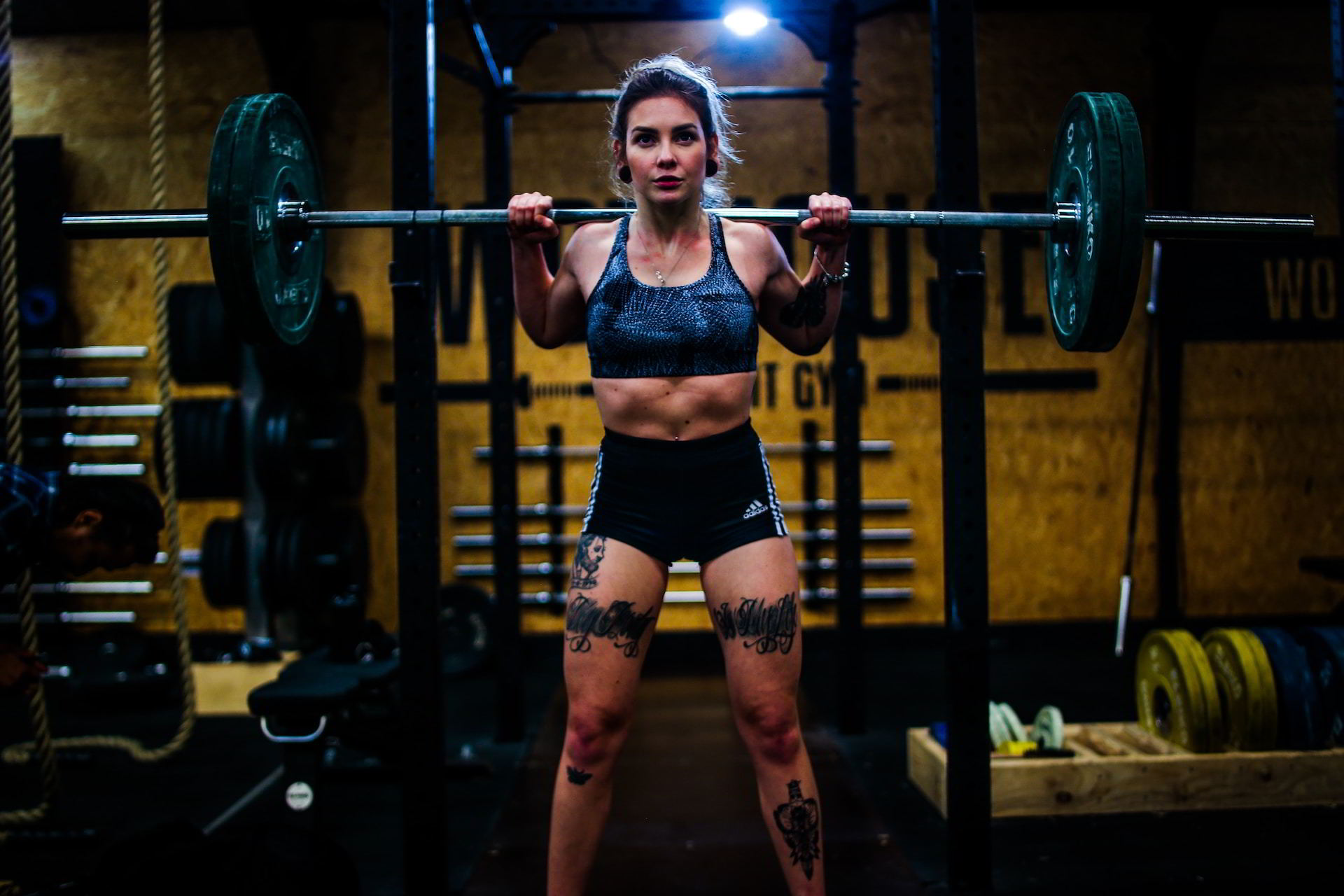 Ejercicios de fuerza protegen masa muscular y ósea de las mujeres