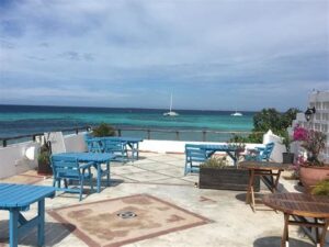 Consejos para viajar a Los Roques, recomendaciones de hospedaje, transporte y seguridad Imagen3 1 300x225 - Consejos para viajar a Los Roques, recomendaciones de hospedaje, transporte y seguridad