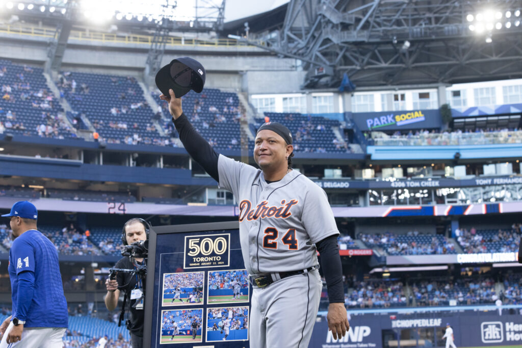 Miguel Cabrera recibió placa conmemorativa en Toronto