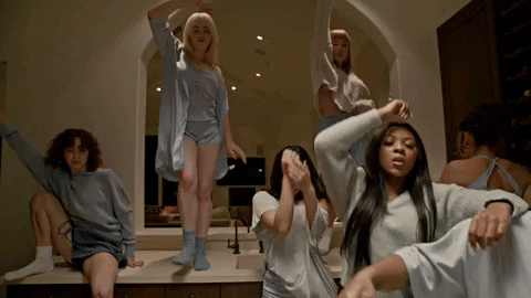 Billie Eilish cantando y bailando con la canción que creó con ayuda de una IA.- Blog Hola Telcel
