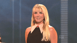 Britney Spears llegando a una res social con muchos otros músicos.- Blog Hola Telcel