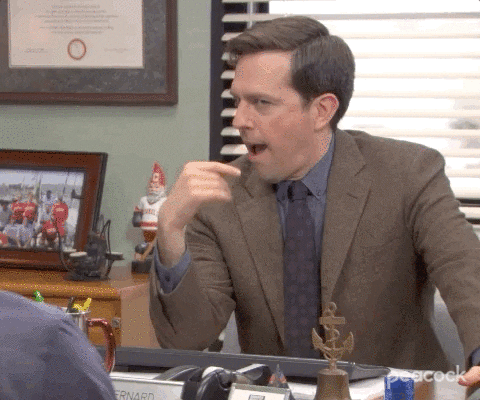 personaje de The Office dándose cuenta de los absurdos precios que tienen algunos dominios.- Blog Hola Telcel