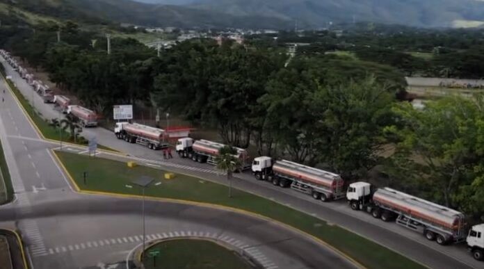 Entran en funcionamiento 100 nuevas cisternas de combustible para Venezuela