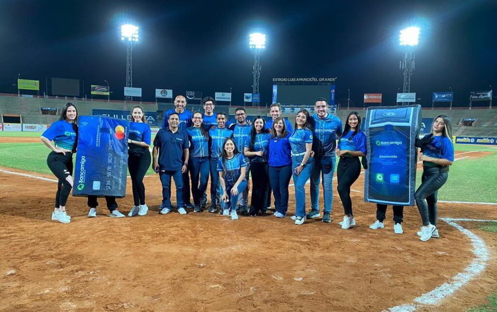 Navegantes del Magallanes con un nuevo trofeo: la Copa Bancamiga 2 Copa Bancamiga Aguilas Ppal. DLL