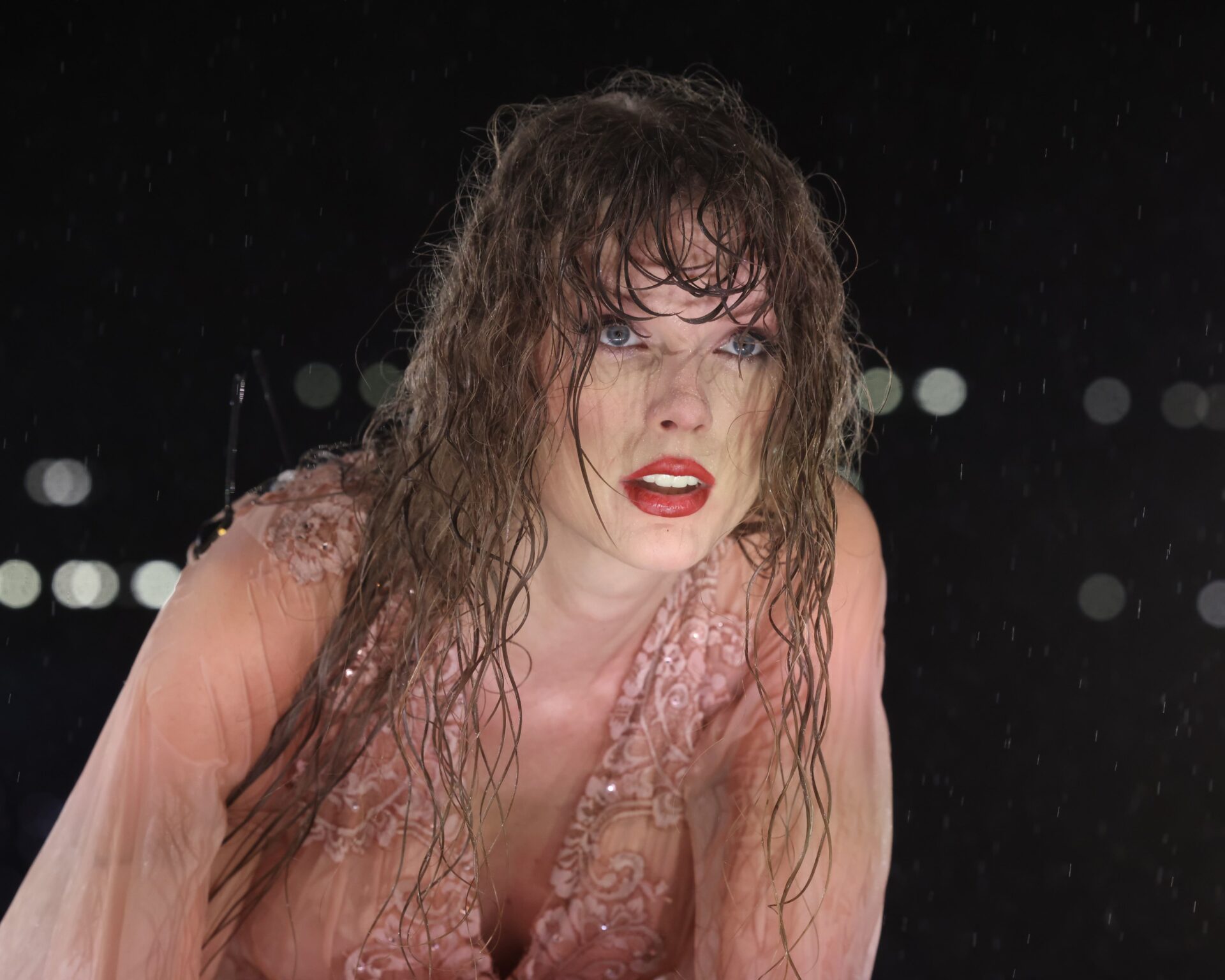 Bloquean búsquedas de Taylor Swift tras difusión de imágenes manipuladas