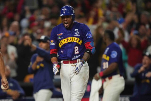 Alcides Escobar - Serie del Caribe- Tiburones
