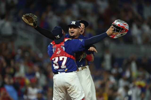 El Sumario - Ángel Padrón lanzó un No-Hitter en la Serie del Caribe Ángel Padrón - Tiburones de La Guaira