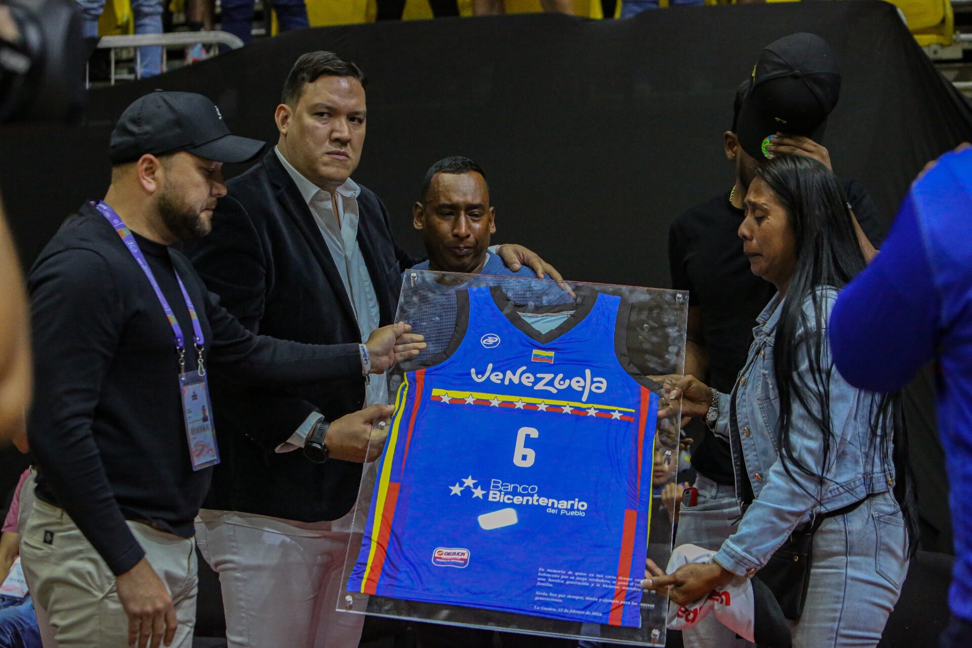 FVB rindió tributo a Garly Sojo retirando su dorsal 6