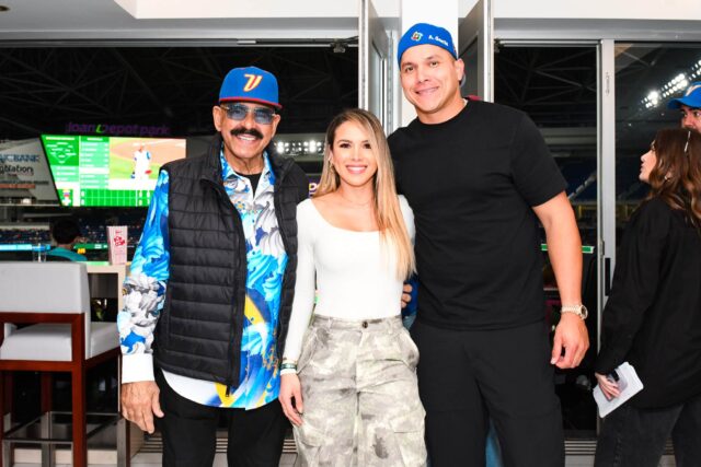 El Sumario - Figuras venezolanas respaldaron a Tiburones en la Serie del Caribe Óscar D'León - Serie del Caribe