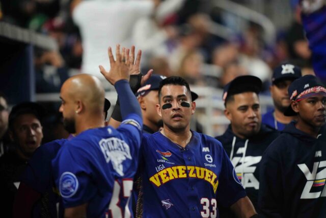 El Sumario - Tiburones inició con el pie derecho la Serie del Caribe Tiburones de Venezuela - Serie del Caribe Miami 2024 (2)