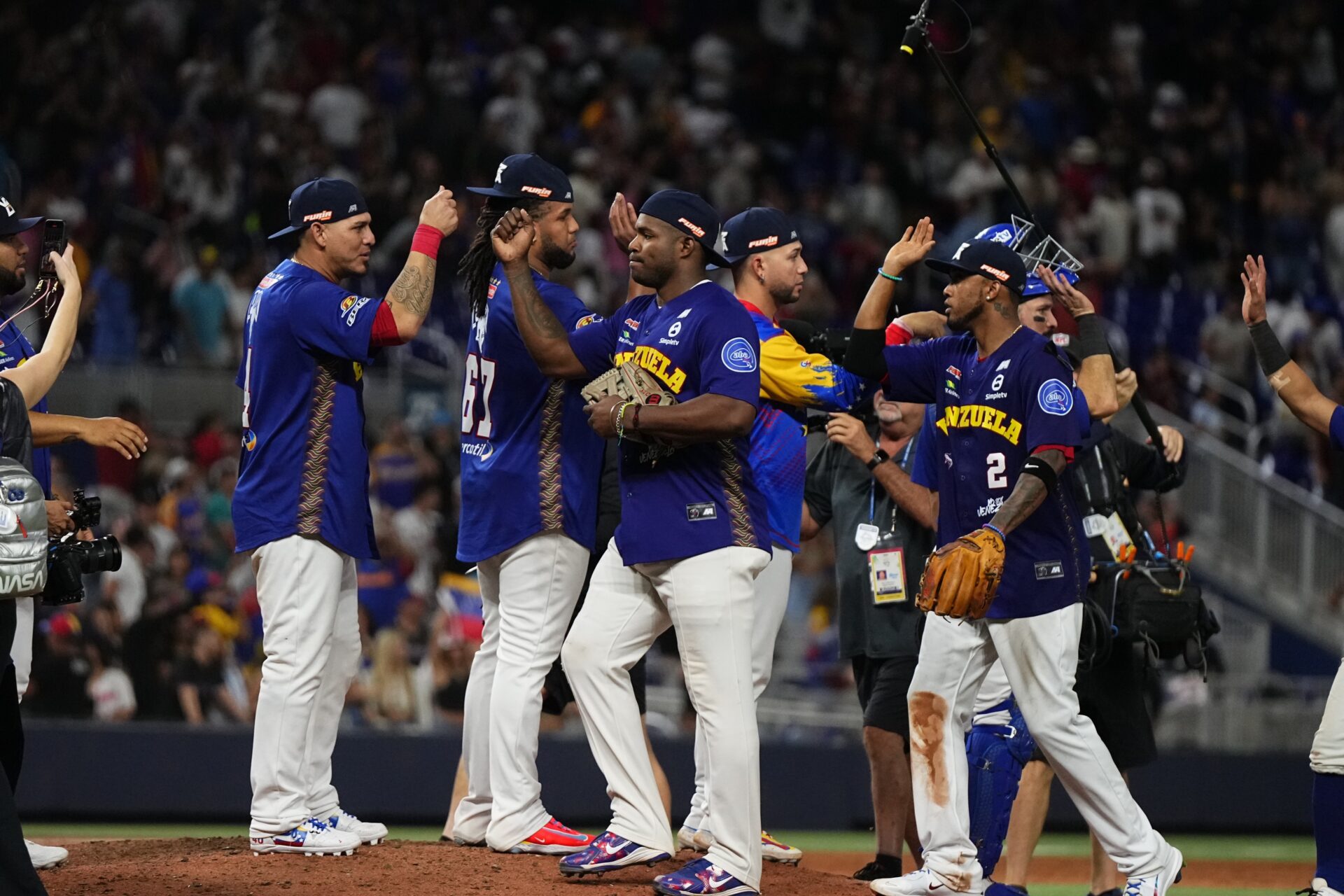 Tiburones se medirá ante Tigres en la final de la Serie del Caribe