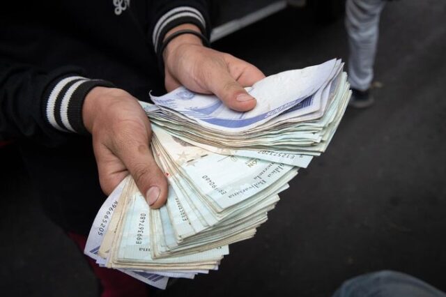 El Sumario - OVF: Economía venezolana se contrajo 1,2 % en 2023 bolívares - billetes