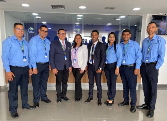 Equipo de Bancamiga en agencia de Calabozo, Edo. Guárico