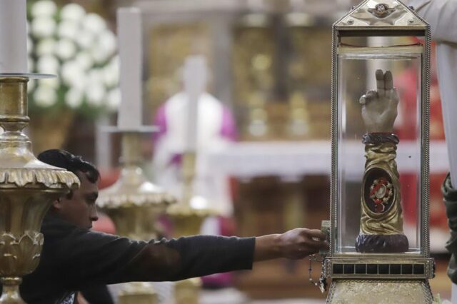El Sumario - Hueso de San Judas Tadeo congregó miles de fieles en México San Judas Tadeo