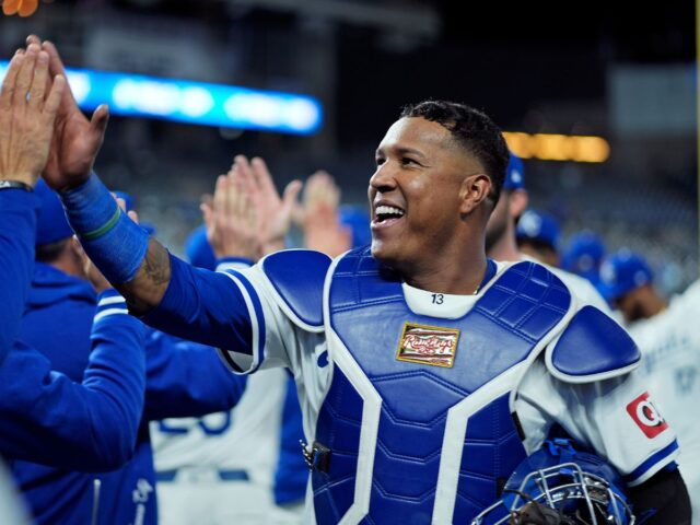 El Sumario - Salvador Pérez podría debutar con Leones en diciembre Salvador Pérez