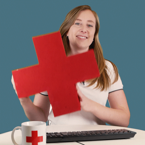 Mujer de la cruz roja invitando a las personas a descargar la aplicación para aprender primeros auxilios.- Blog Hola Telcel 