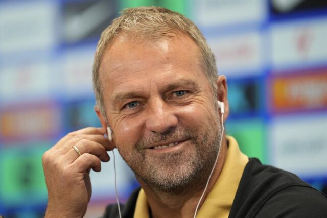 El Sumario - Hansi Flick, mejor entrenador de octubre en LaLiga Hansi Flick
