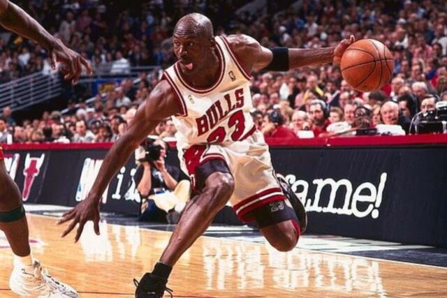 El Sumario - Subastan camisa de Michael Jordan por US$ 4,7 millones Michael Jordan