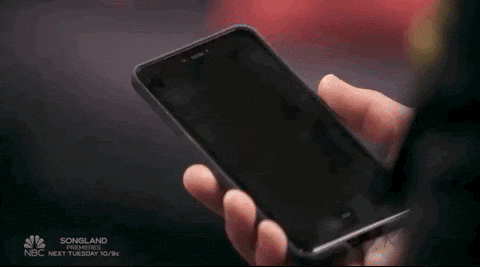 John Legend viendo cómo su Android bloquea las notificaciones luego de que activó el modo 'No molestar'.- Blog Hola Telcel 