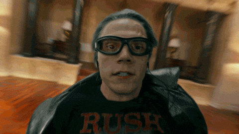 Pietro de los X-Men corriendo en una película de los mutantes Pietro de los X-Men yendo a máxima velocidad en su iPhone gracias a que acaba de borrar su memoria caché.- Blog Hola Telcel