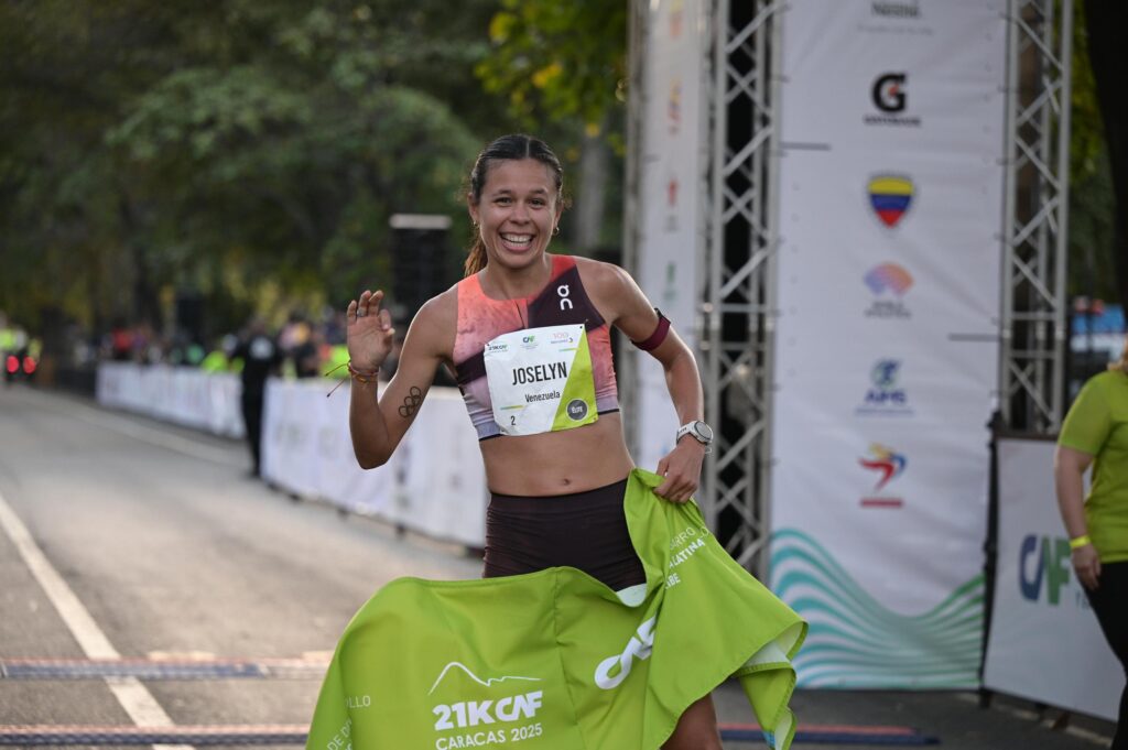 Caracas rindió tributo a los héroes de short y franelilla 3 Joselyn Brea CAF 2025