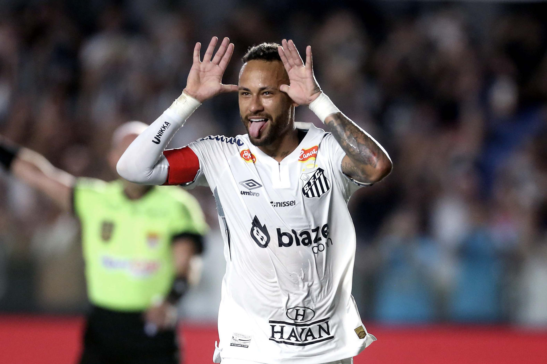 Neymar lideró la victoria del Santos con gol y asistencia